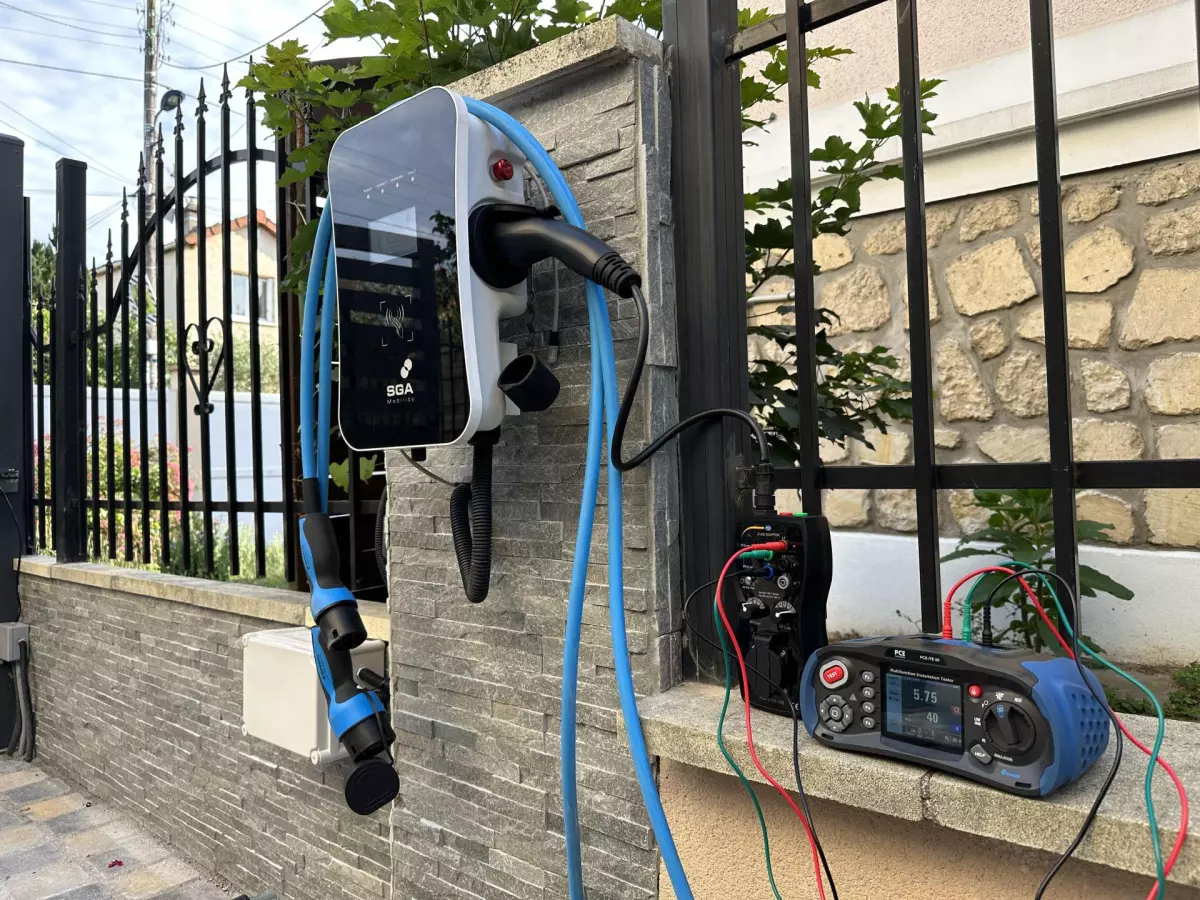 Installation de borne de recharge électrique IRVE à Palaiseau